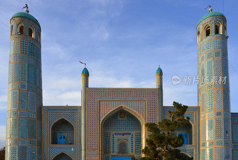 阿里的圣地(Hazrat Ali Mazar) -入口处的尖塔与Qashani瓷砖，马扎里沙里夫，巴尔赫省